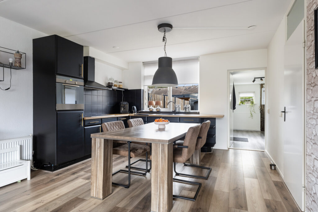 Tussenwoning te koop: Walstro 10, Sneek