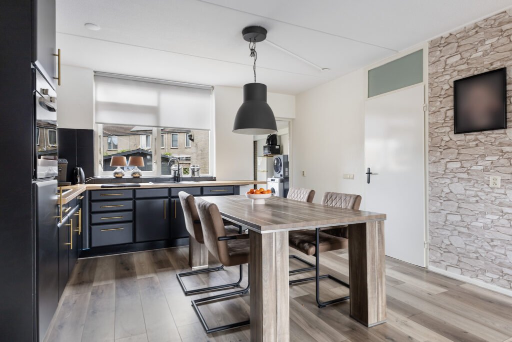 Tussenwoning te koop: Walstro 10, Sneek