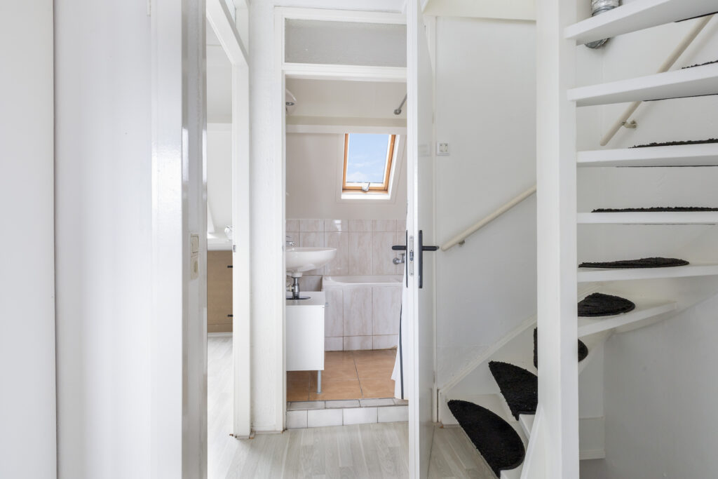 Tussenwoning te koop: Walstro 10, Sneek