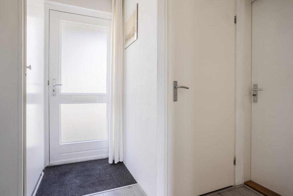 Tussenwoning te koop: Zilverschoon 17, Sneek