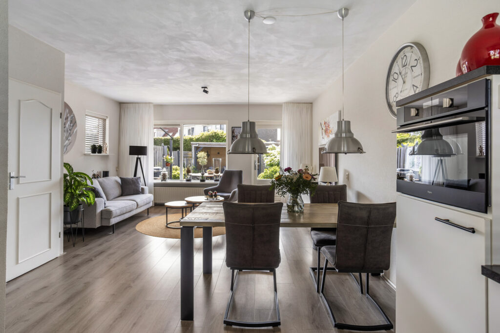 Tussenwoning te koop: Zilverschoon 17, Sneek
