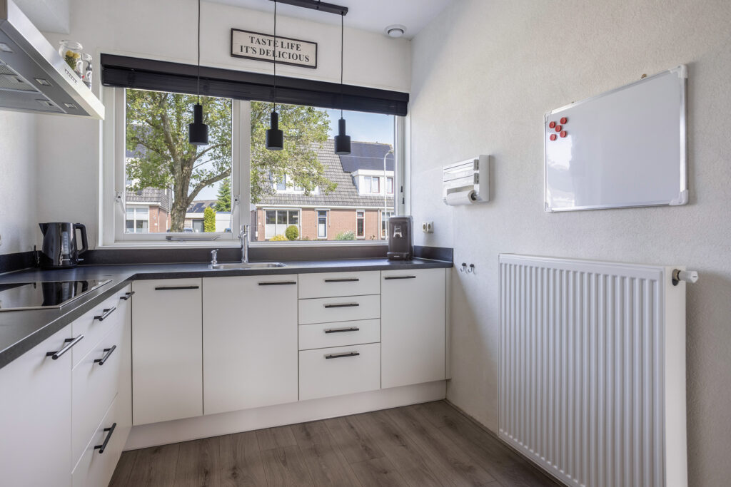 Tussenwoning te koop: Zilverschoon 17, Sneek